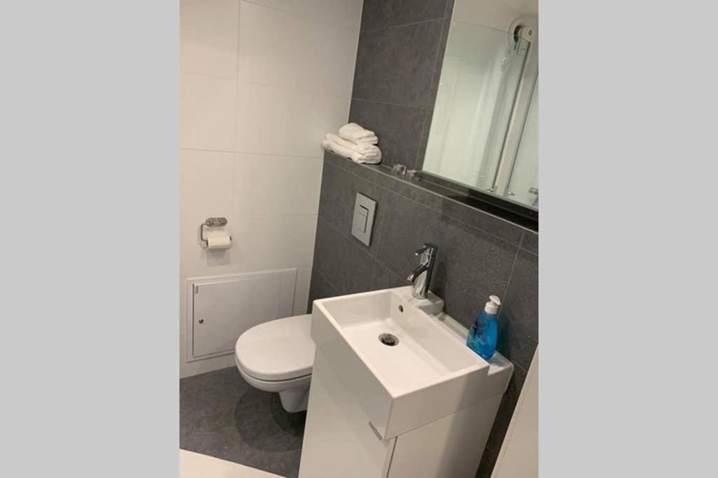 Nyrenoverat Kaellarlaegenhet Apartment Ljungskile Ngoại thất bức ảnh