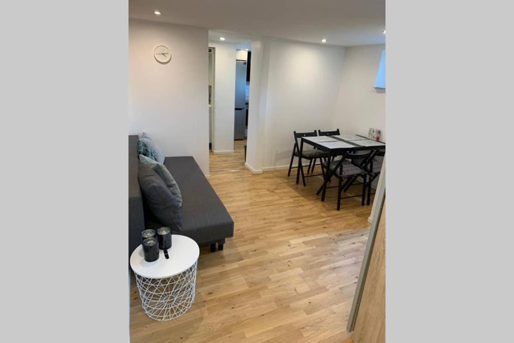 Nyrenoverat Kaellarlaegenhet Apartment Ljungskile Ngoại thất bức ảnh